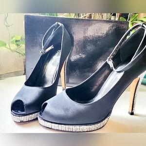 Bebe Krista jeweled pump size 9